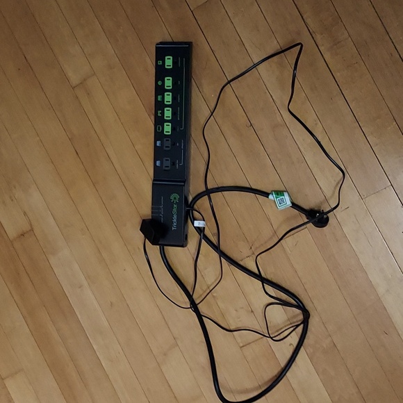 Energy efficient power strip - tricklestar 7 outlet power strip like new - Picture 5 of 6